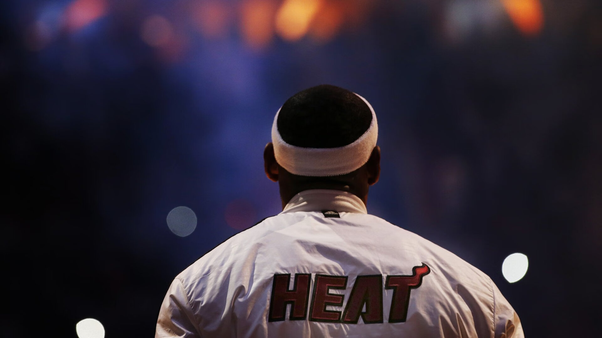 震惊体!足球豪门跨界暴打NBA?莱比锡红牛血洗日本队,楚阿梅尼空降季后赛化身乔丹!